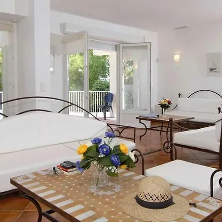 Calvi Sleeps 6 Pool Air Con Wifi Calvi (Corsica)